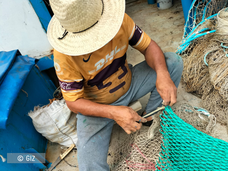 Sustitución de botellas de PET por termos reutilizables para pesca ribereña