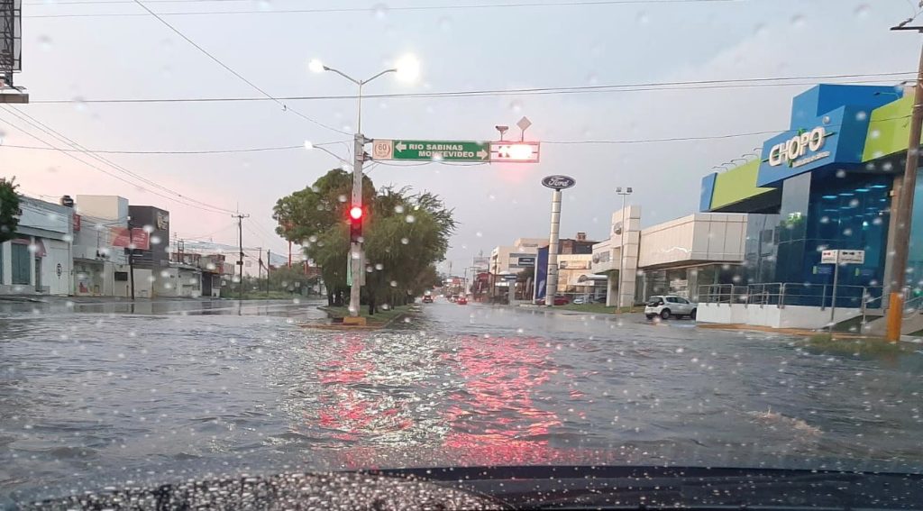 Las ciudades mexicanas sufren eventos climáticos extremos como lluvias torrenciales e inundaciones.