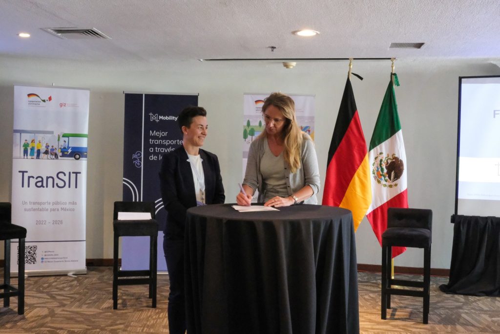 GIZ México y MobilityData formalizaron colaboración para impulsar la digitalización del sector.