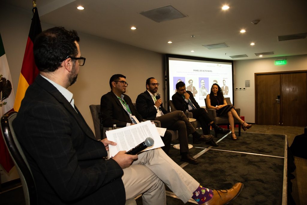 Panel 'Impulsar el sector transporte como eje clave del desarrollo económico de México y sus ciudades'. © GIZ | Nirvana Paz